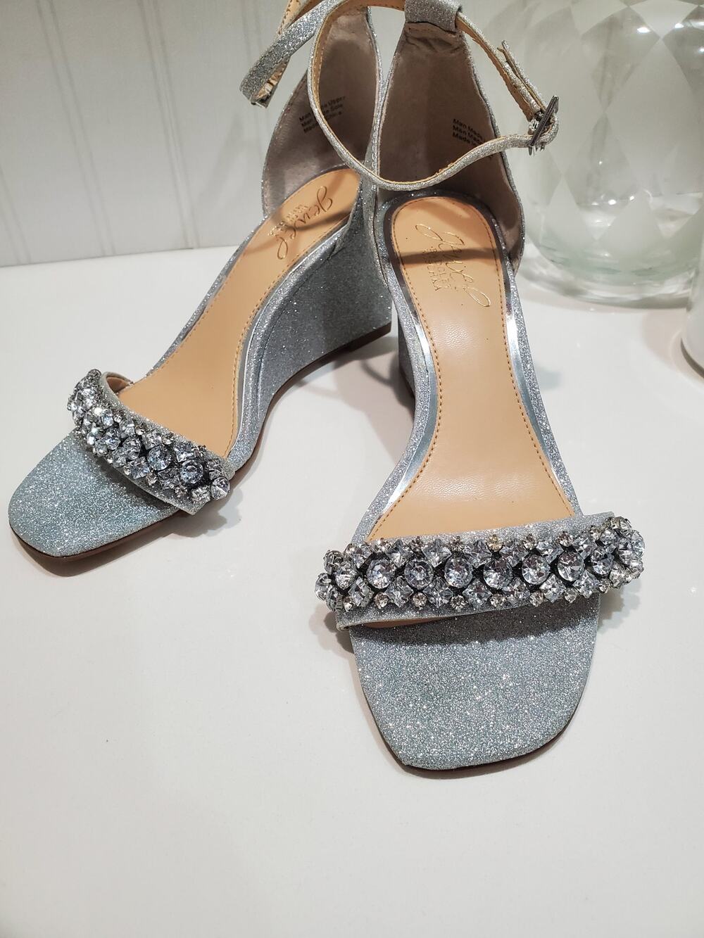 Jewel Badgley Mischka Lora Wedge Heels size 6.5